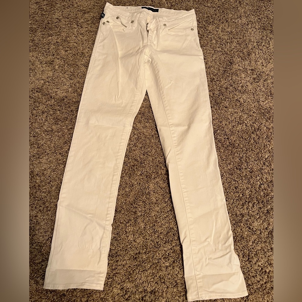 Rock & Republic white denim Jeans, size 6. Like new condition.